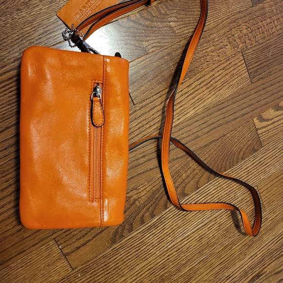 Danier cross body - Picture 2 of 5